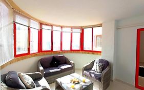 Cumbre Loix Apartment by Agencia Poniente